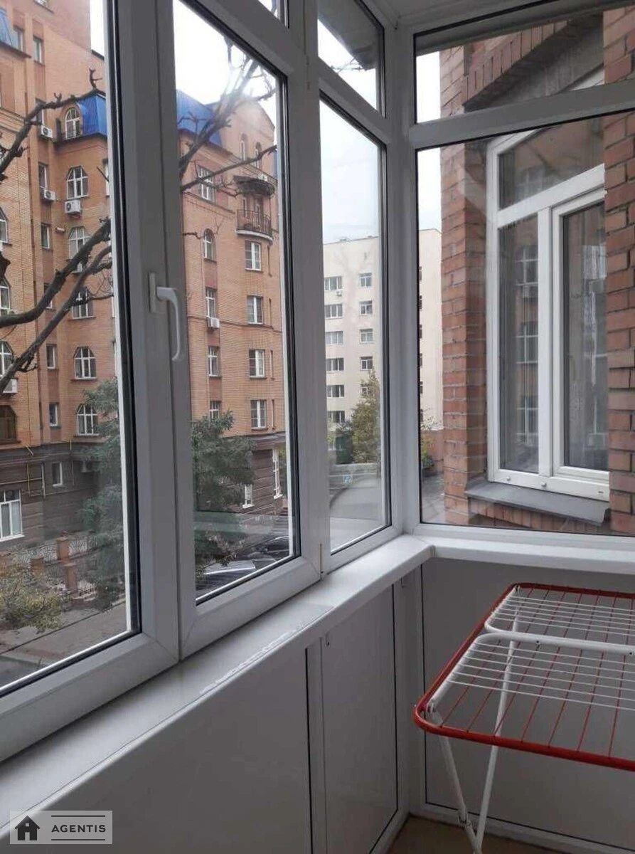 Сдам квартиру. 1 room, 51 m², 3rd floor/9 floors. 29, Введенская 29, Киев. 