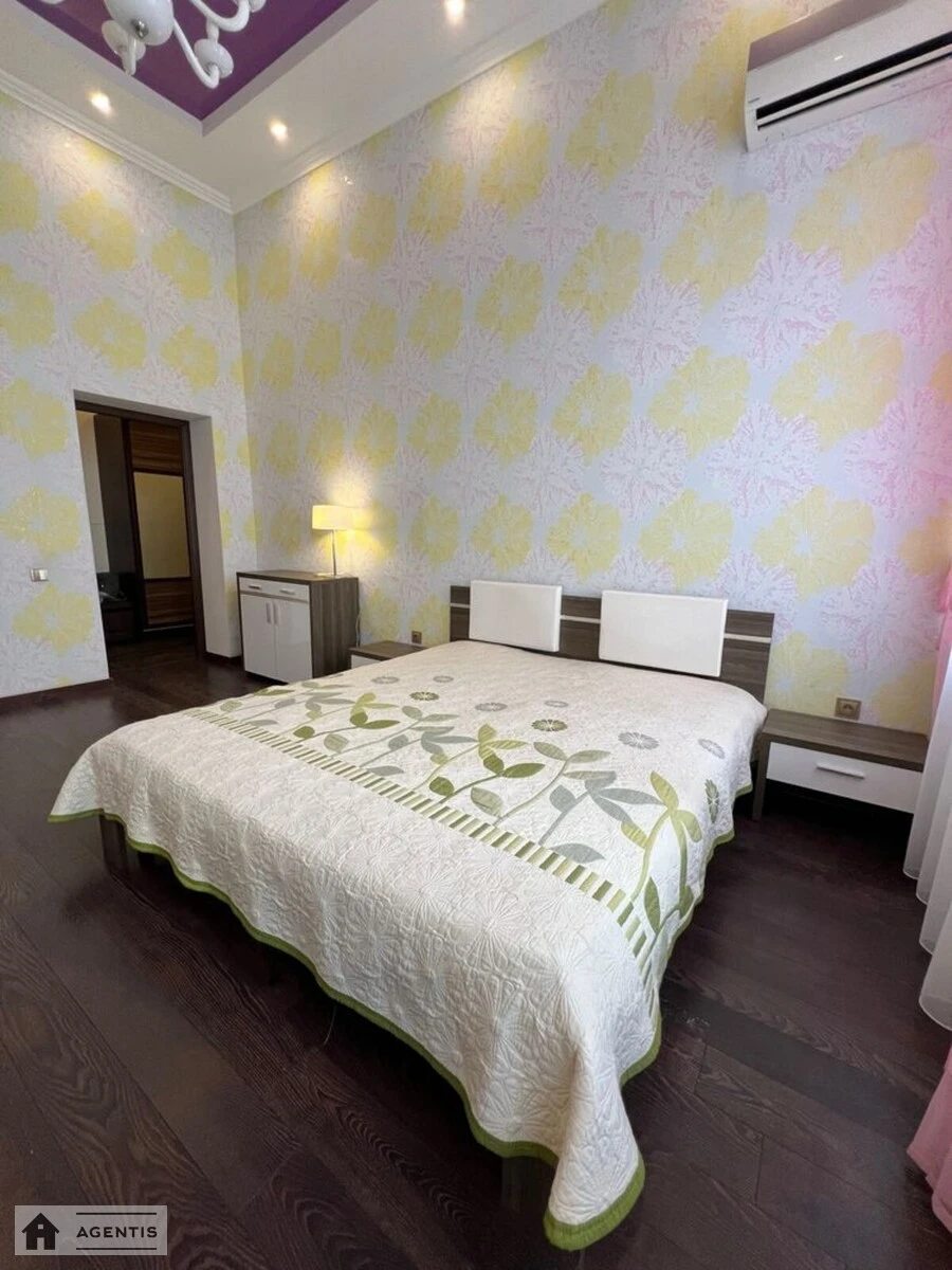 Apartment for rent. 2 rooms, 55 m², 3rd floor/3 floors. Yaroslaviv Val, Kyiv. 