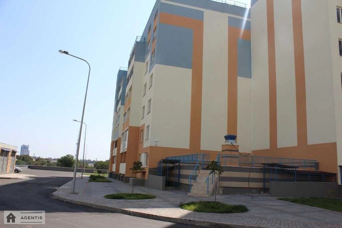 Apartment for rent. 1 room, 43 m², 4th floor/11 floors. 28, Serhiya Danchenka vul., Kyiv. 