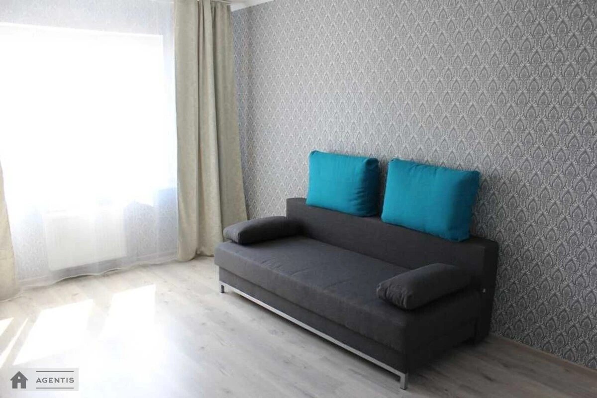 Apartment for rent. 1 room, 43 m², 4th floor/11 floors. 28, Serhiya Danchenka vul., Kyiv. 