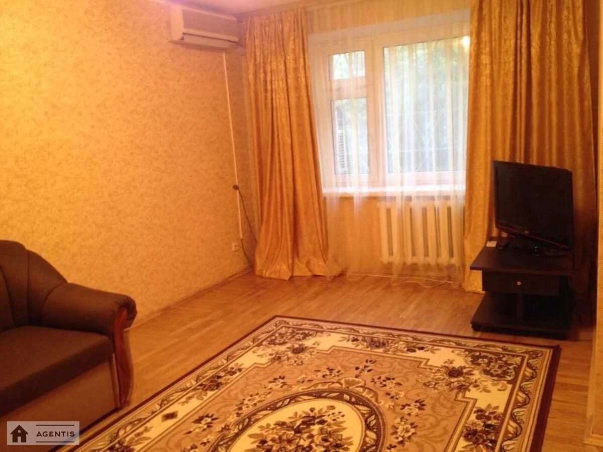 Apartment for rent. 3 rooms, 72 m², 2nd floor/6 floors. 46, Kostyantynivska 46, Kyiv. 