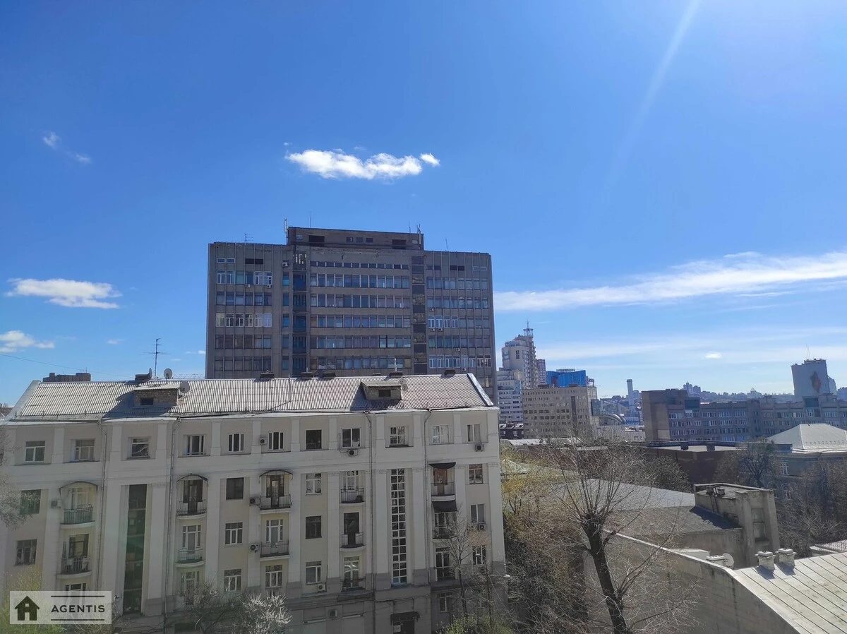 Сдам квартиру. 3 rooms, 126 m², 5th floor/15 floors. 36, Бульварно-Кудрявська вул. (Воровського), Киев. 