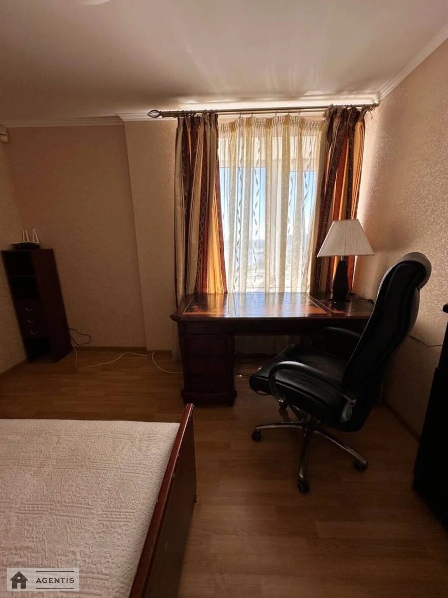 Apartment for rent. 3 rooms, 90 m², 21 floor/24 floors. Darnytskyy rayon, Kyiv. 
