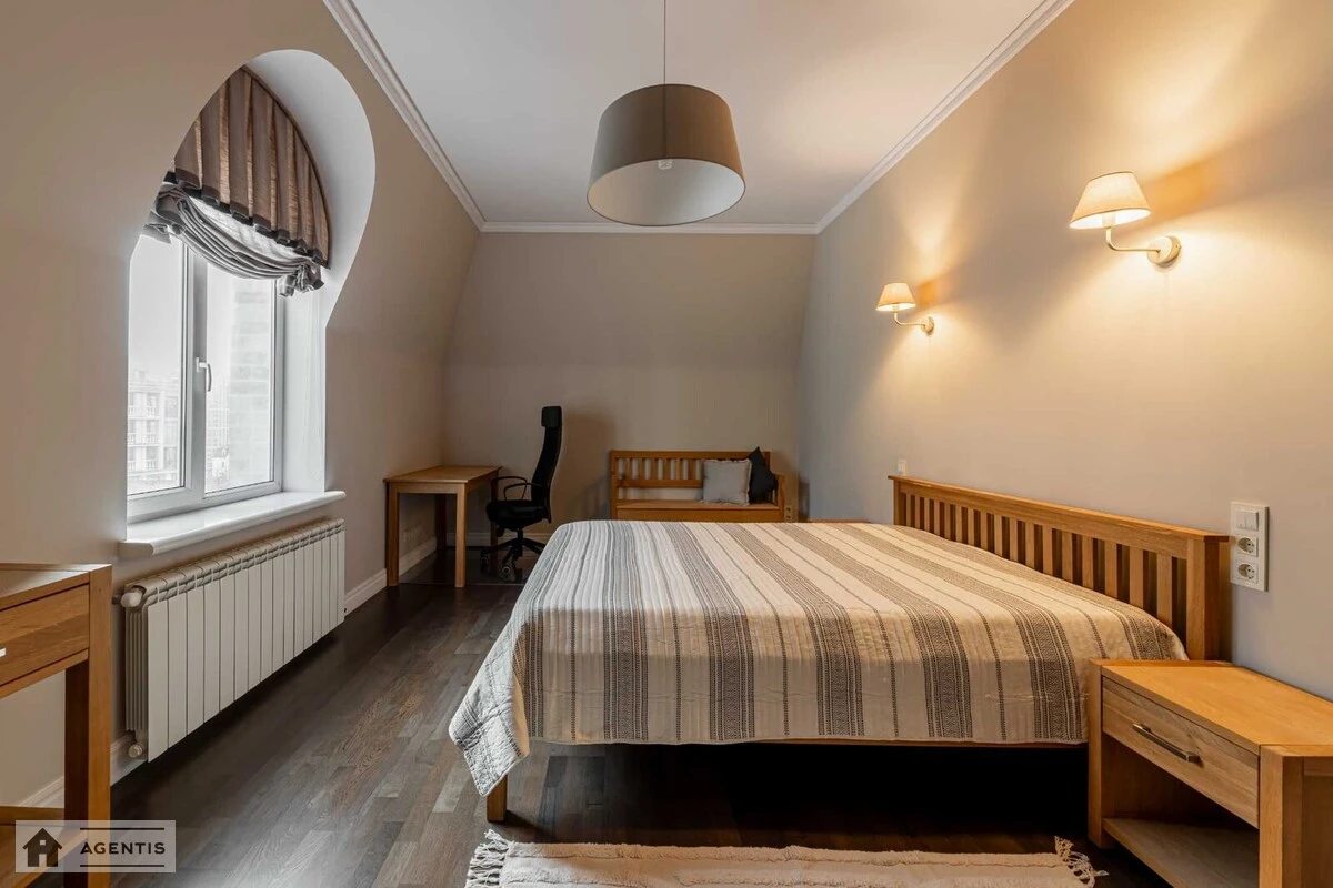Apartment for rent. 5 rooms, 215 m², 4th floor/5 floors. 21, Yaroslaviv Val 21, Kyiv. 