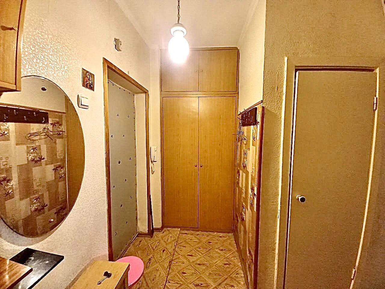 Apartments for sale. 1 room, 39 m², 5th floor/6 floors. 10, Mala Zhytomirska 10, Kyiv. 