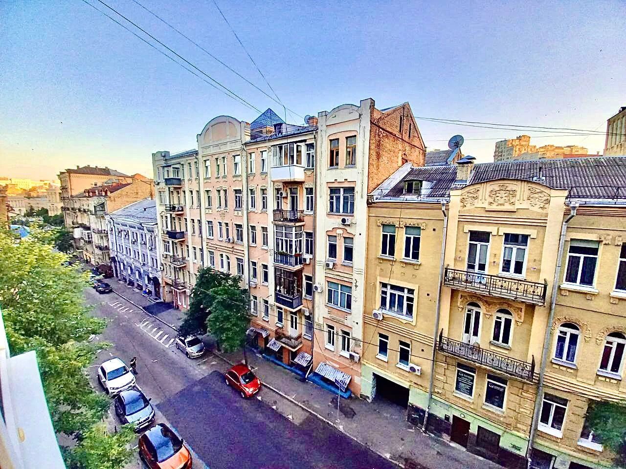 Apartments for sale. 1 room, 39 m², 5th floor/6 floors. 10, Mala Zhytomirska 10, Kyiv. 