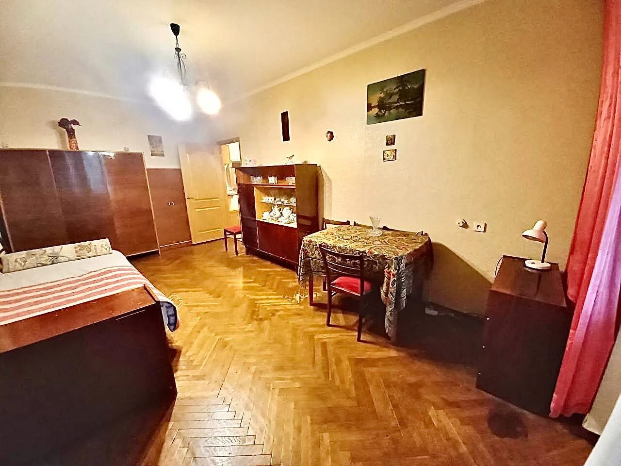Продажа квартиры. 1 room, 39 m², 5th floor/6 floors. 10, Малая Житомирская 10, Киев. 