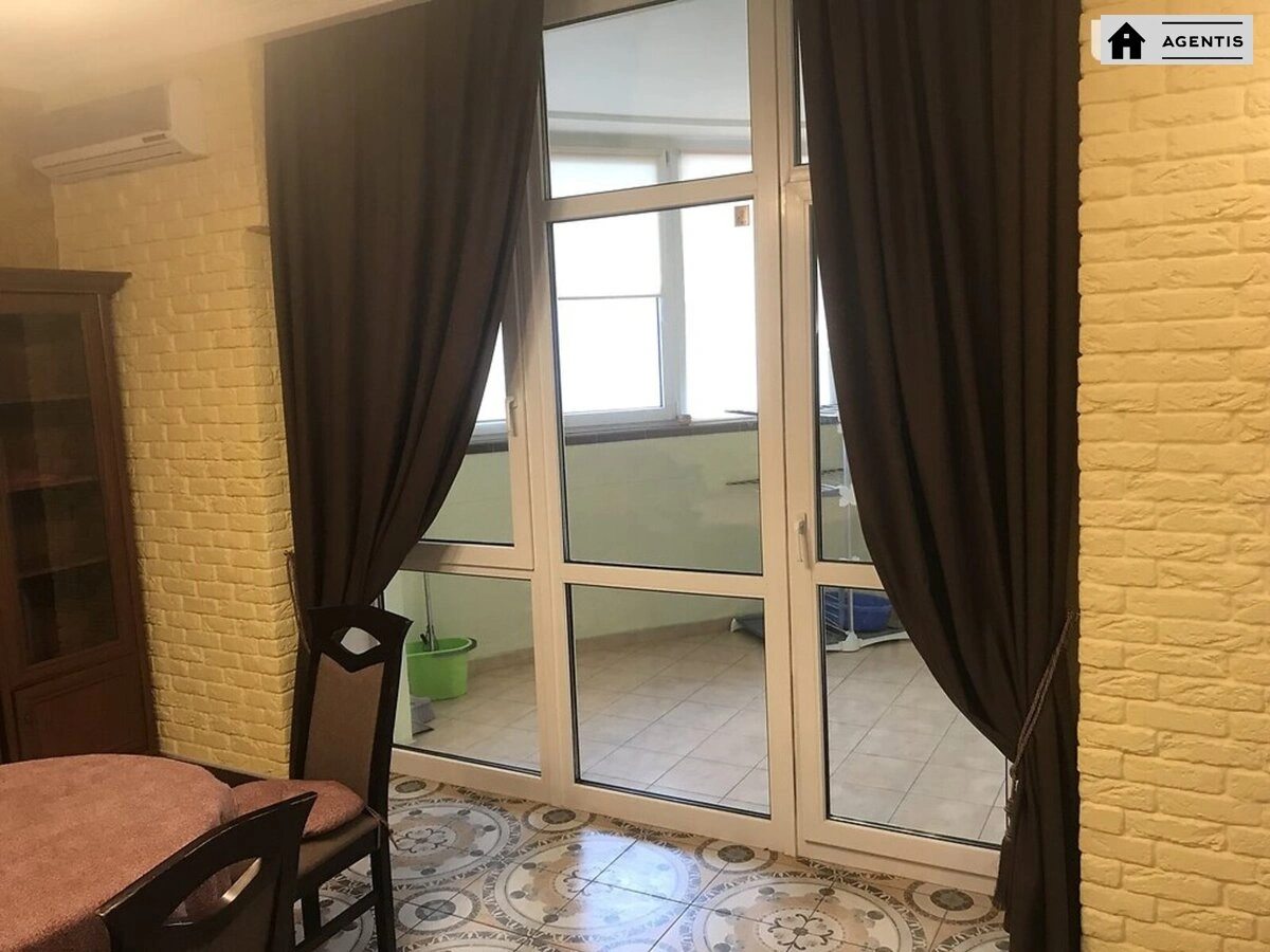 Apartment for rent. 3 rooms, 98 m², 5th floor/23 floors. 32, Glybochytcka 32, Kyiv. 