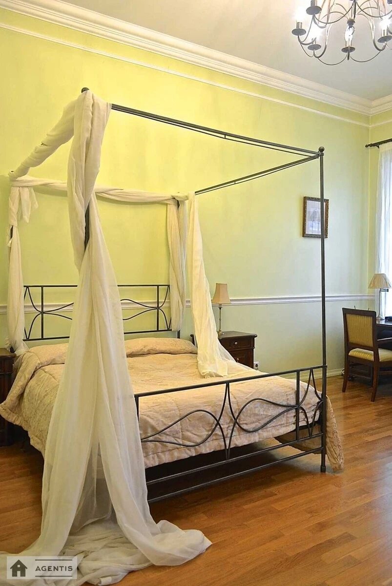 Apartment for rent. 2 rooms, 82 m², 4th floor/5 floors. 17, Yaroslaviv Val 17, Kyiv. 