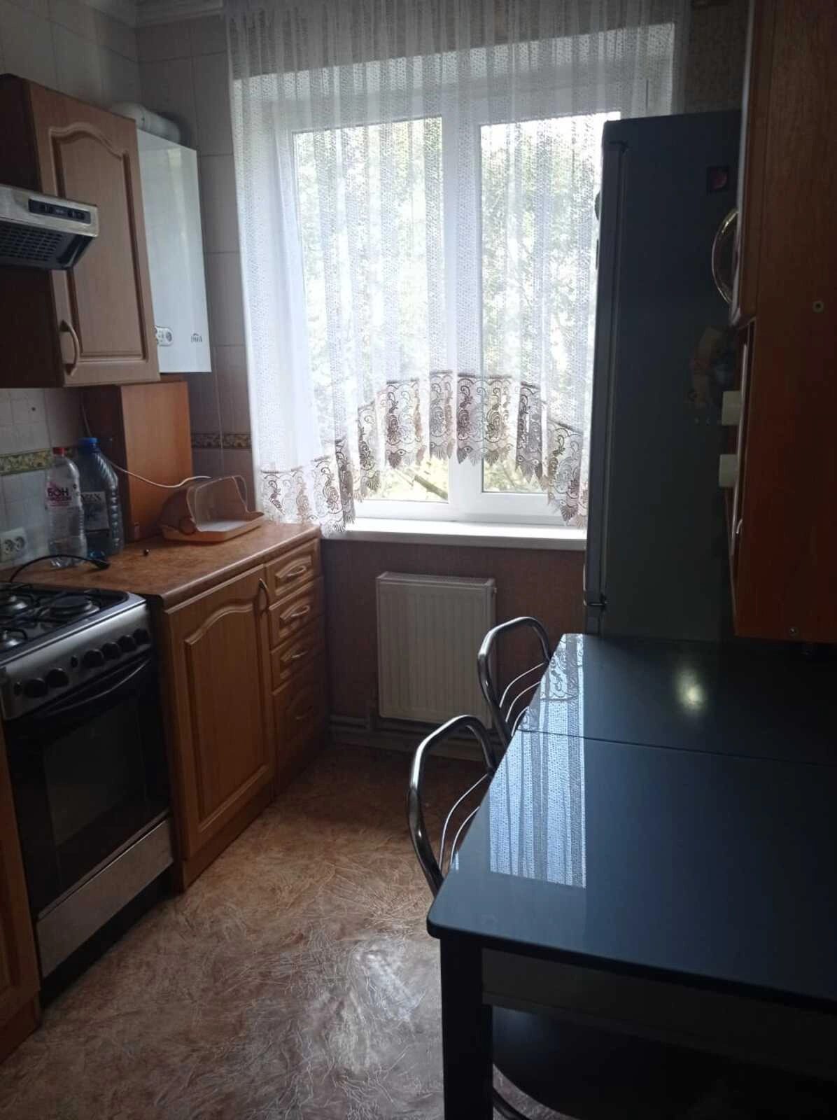 Apartments for sale 2 rooms, 45 m², 5th fl./5 floors. Yanovskoho , Kropyvnytskyy. 