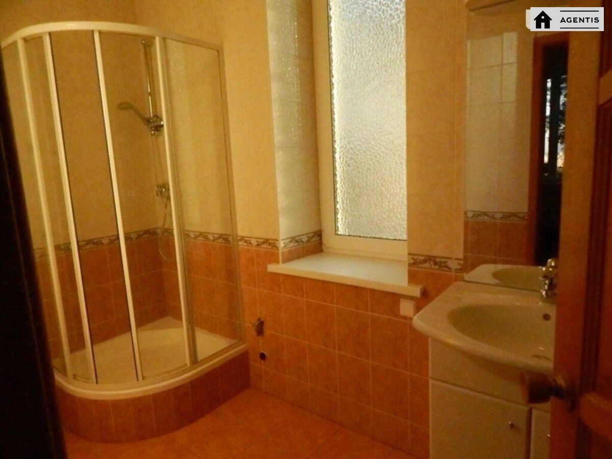 Apartment for rent. 2 rooms, 60 m², 4th floor/5 floors. 3, Ivana Mazepy vul., Kyiv. 