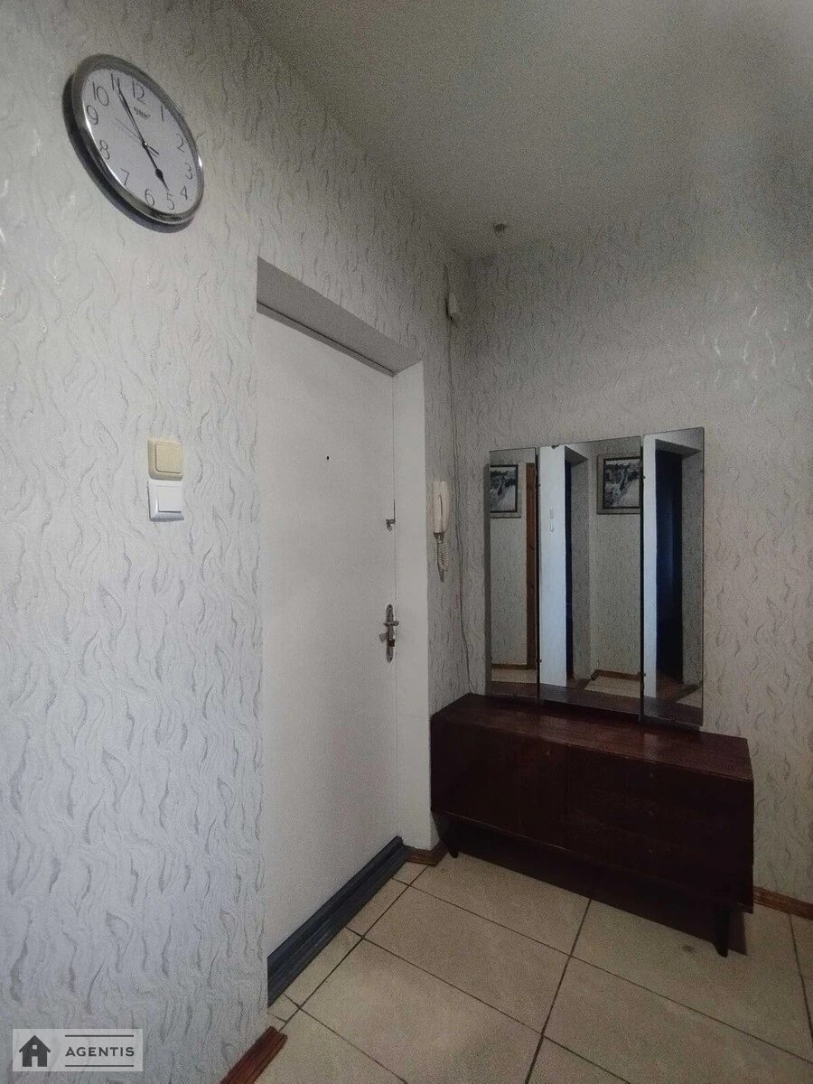 Apartment for rent. 3 rooms, 95 m², 14 floor/16 floors. 19, Sosnytcka 19, Kyiv. 