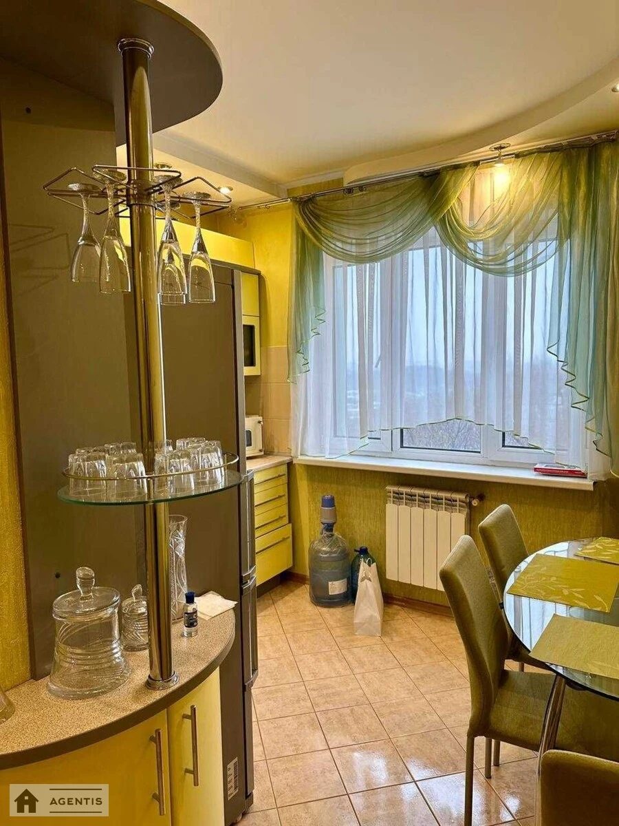 Apartment for rent. 3 rooms, 72 m², 6th floor/15 floors. 18, Ichkerska vul. Hroznenska, Kyiv. 