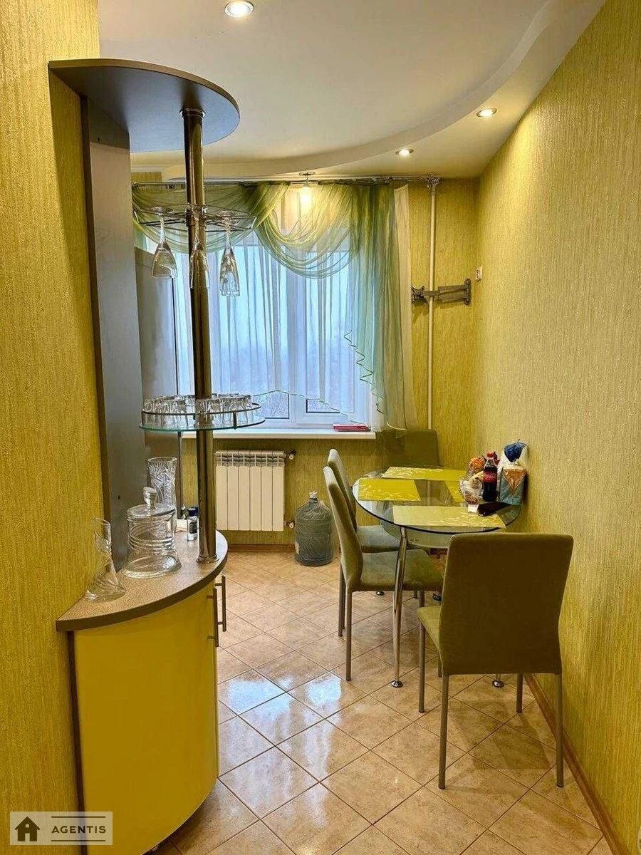 Apartment for rent. 3 rooms, 72 m², 6th floor/15 floors. 18, Ichkerska vul. Hroznenska, Kyiv. 