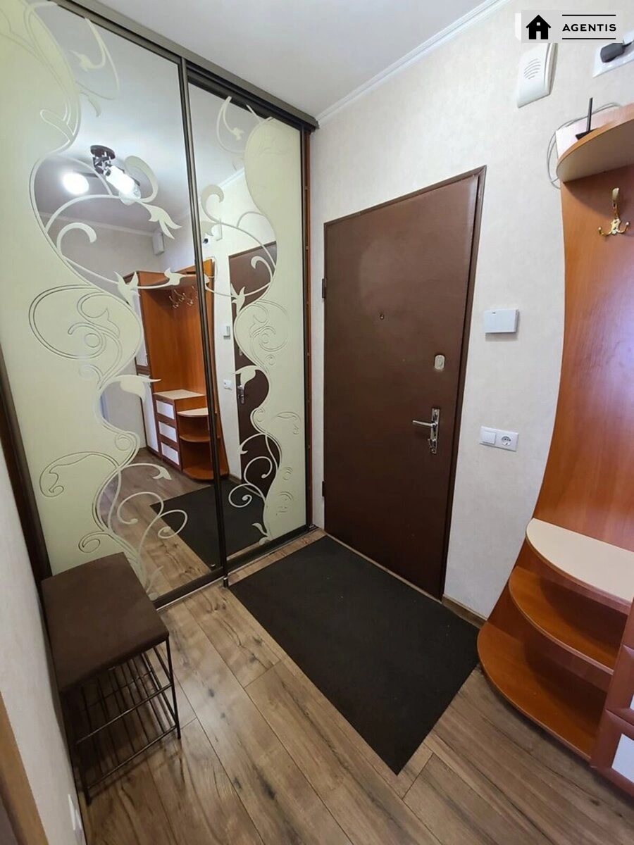Сдам квартиру. 1 room, 43 m², 6th floor/22 floors. 1, Григорія Ващенка вул., Киев. 