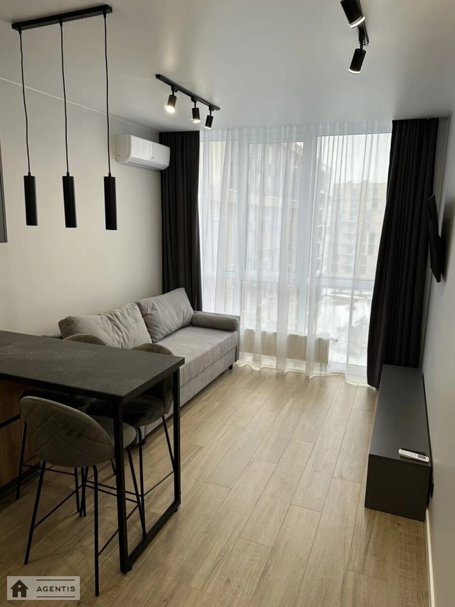 Apartment for rent. 1 room, 42 m², 7th floor/9 floors. Salutna, Kyiv. 