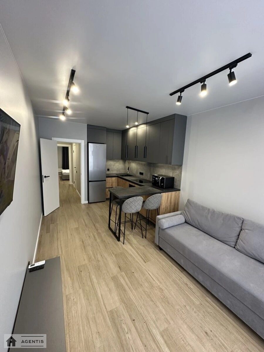 Apartment for rent. 1 room, 42 m², 7th floor/9 floors. Salutna, Kyiv. 