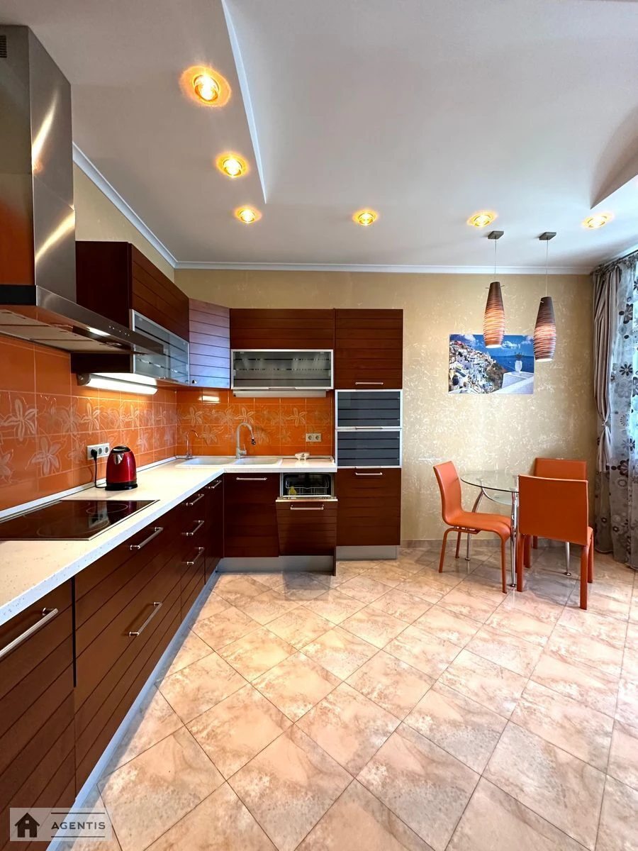 Apartment for rent. 3 rooms, 130 m², 5th floor/16 floors. 32, Yevhena Konovaltsya vul. Shchorsa, Kyiv. 