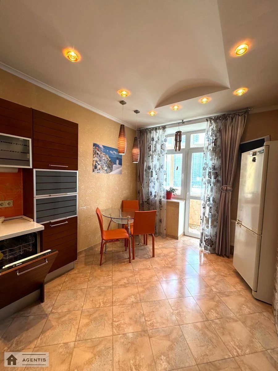 Apartment for rent. 3 rooms, 130 m², 5th floor/16 floors. 32, Yevhena Konovaltsya vul. Shchorsa, Kyiv. 