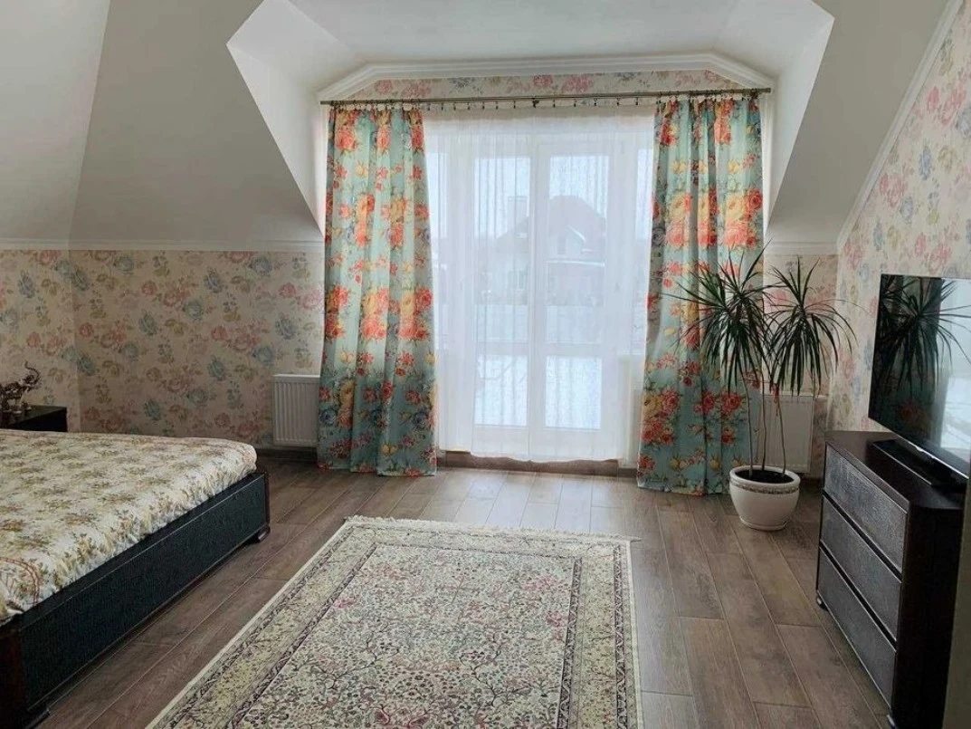House for sale. 6 rooms, 265 m², 2 floors. Petrushky. 