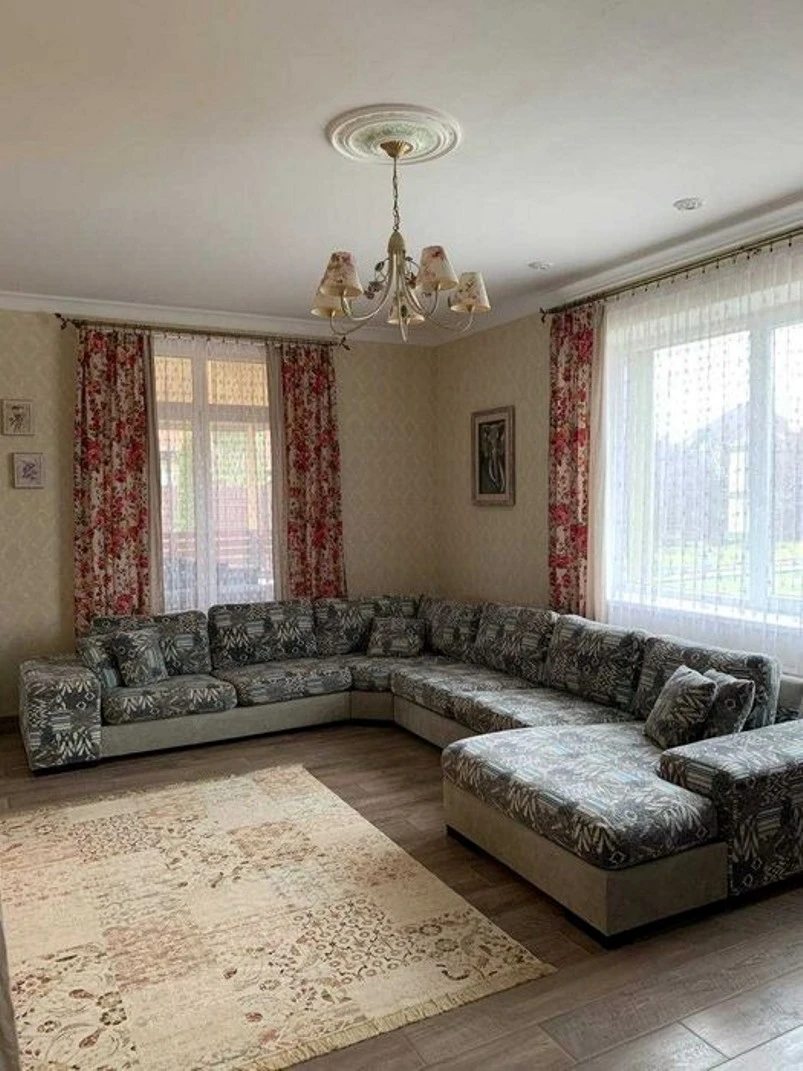 House for sale. 6 rooms, 265 m², 2 floors. Petrushky. 