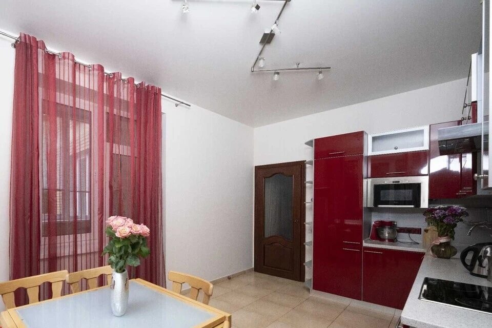 Apartment for rent. 3 rooms, 124 m², 3rd floor/15 floors. 5, Vasylya Tyutyunnyka vul. Anri Barbyusa, Kyiv. 