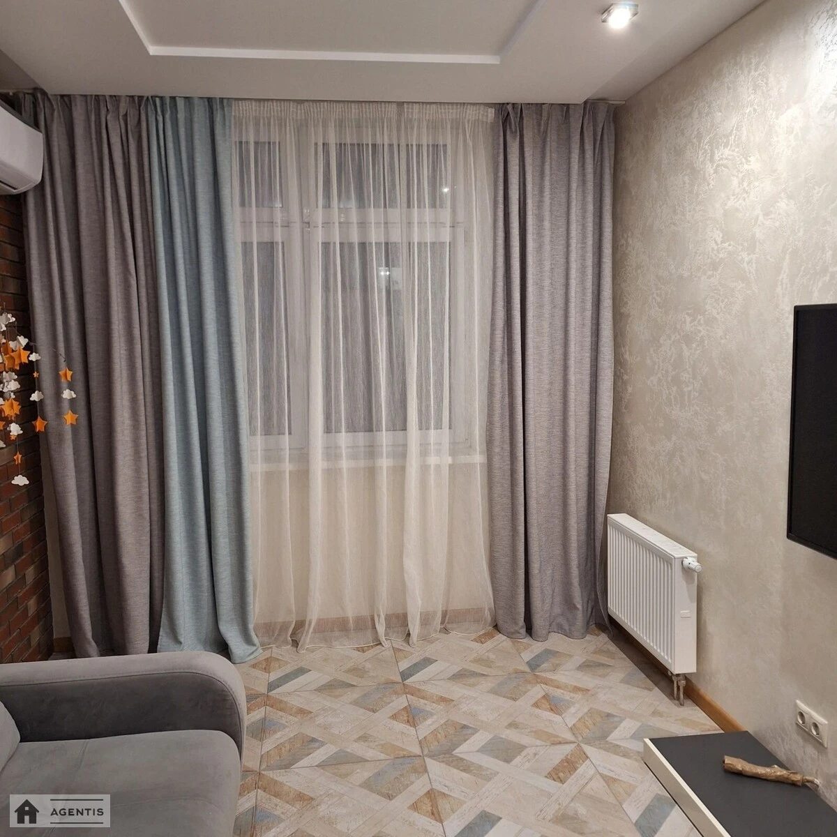 Apartment for rent. 3 rooms, 91 m², 13 floor/25 floors. 2, Dragomanova 2, Kyiv. 