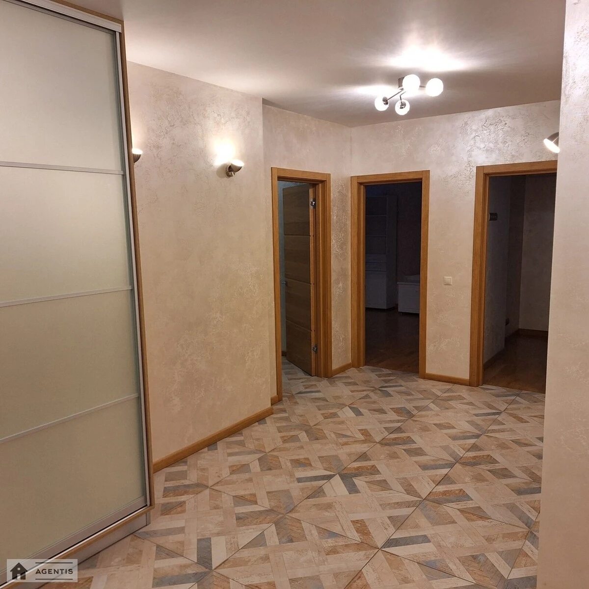 Apartment for rent. 3 rooms, 91 m², 13 floor/25 floors. 2, Dragomanova 2, Kyiv. 