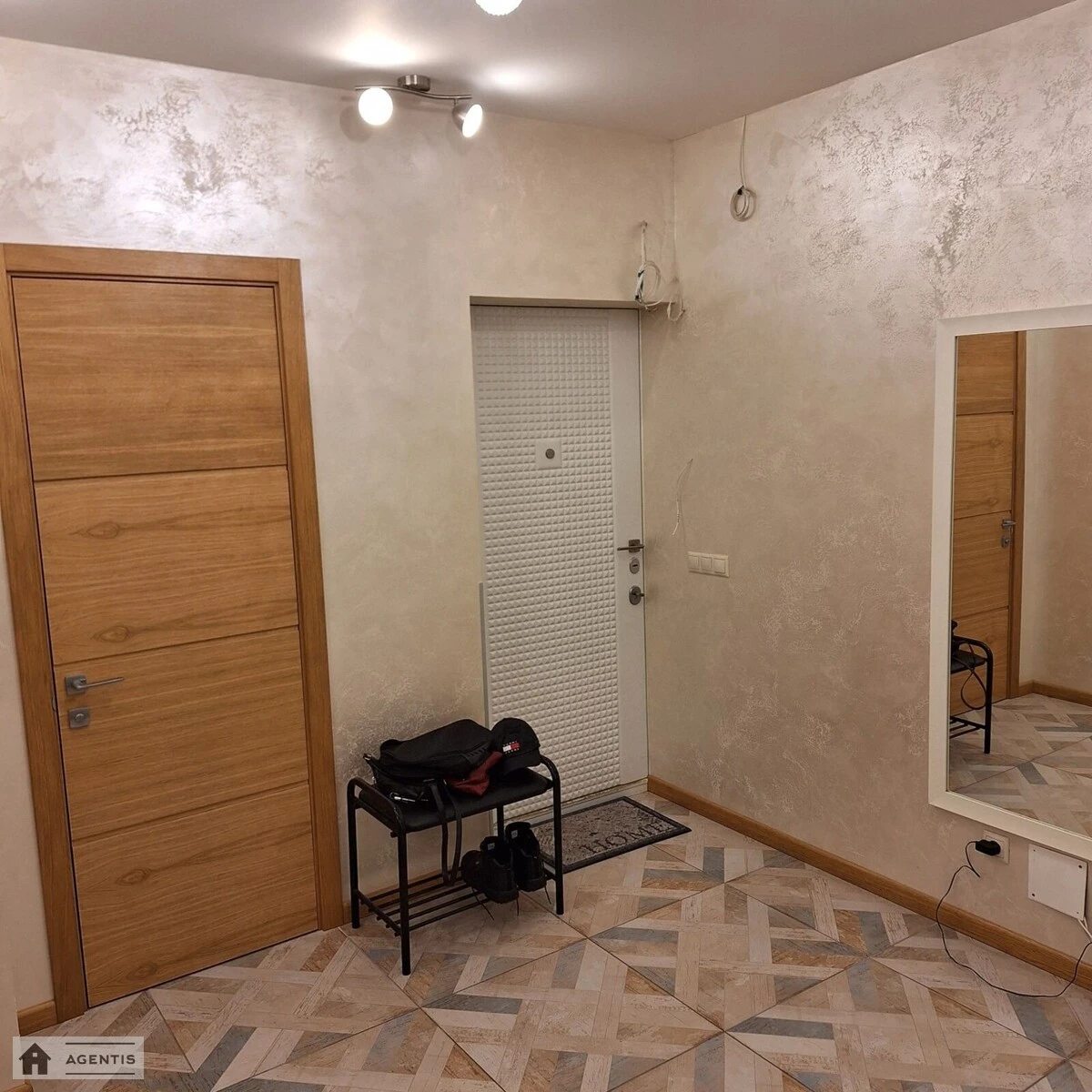 Apartment for rent. 3 rooms, 91 m², 13 floor/25 floors. 2, Dragomanova 2, Kyiv. 