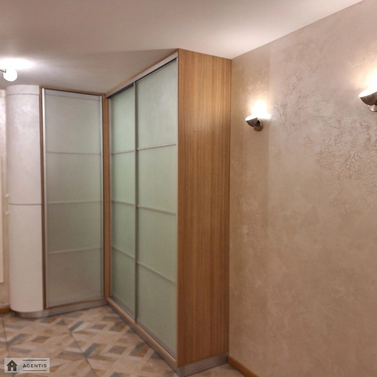 Apartment for rent. 3 rooms, 91 m², 13 floor/25 floors. 2, Dragomanova 2, Kyiv. 