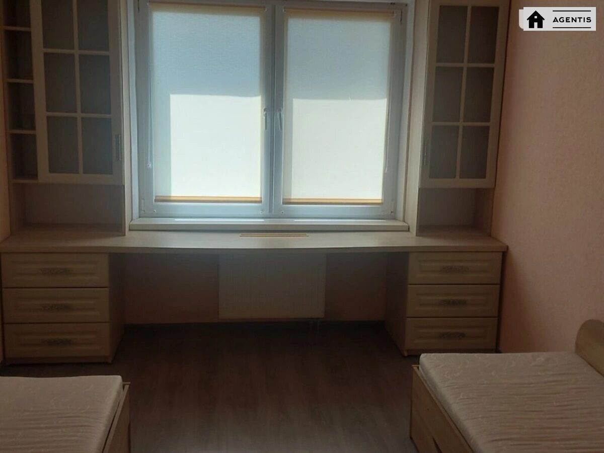 Apartment for rent. 2 rooms, 64 m², 12 floor/25 floors. 7, Sofiyi Rusovoyi vul., Kyiv. 