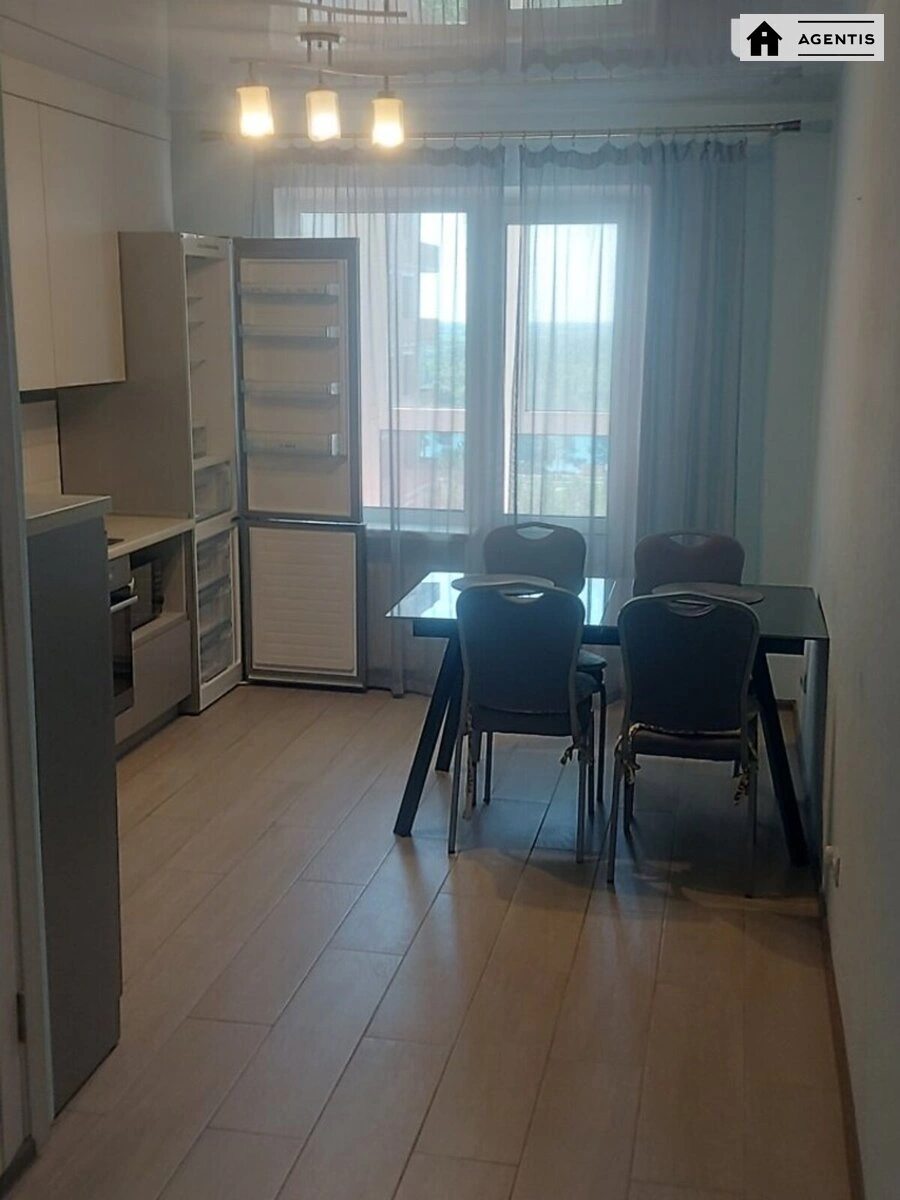Apartment for rent. 2 rooms, 64 m², 12 floor/25 floors. 7, Sofiyi Rusovoyi vul., Kyiv. 