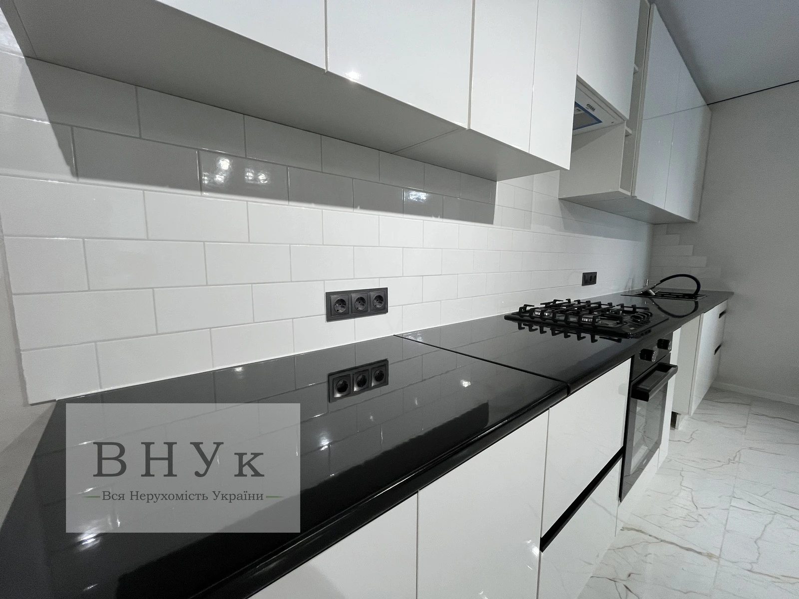 Продаж квартири 2 кімнати, 59 m², 8 пов./11 поверхів. Київська вул., Тернопіль. 