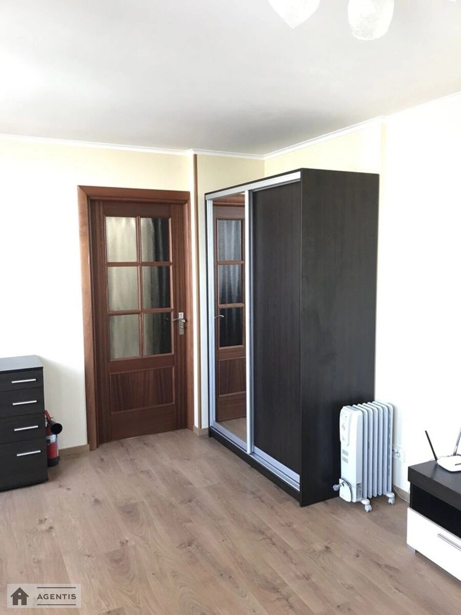 Здам квартиру. 1 room, 37 m², 11 floor/26 floors. Соломії Крушельницької вул., Київ. 