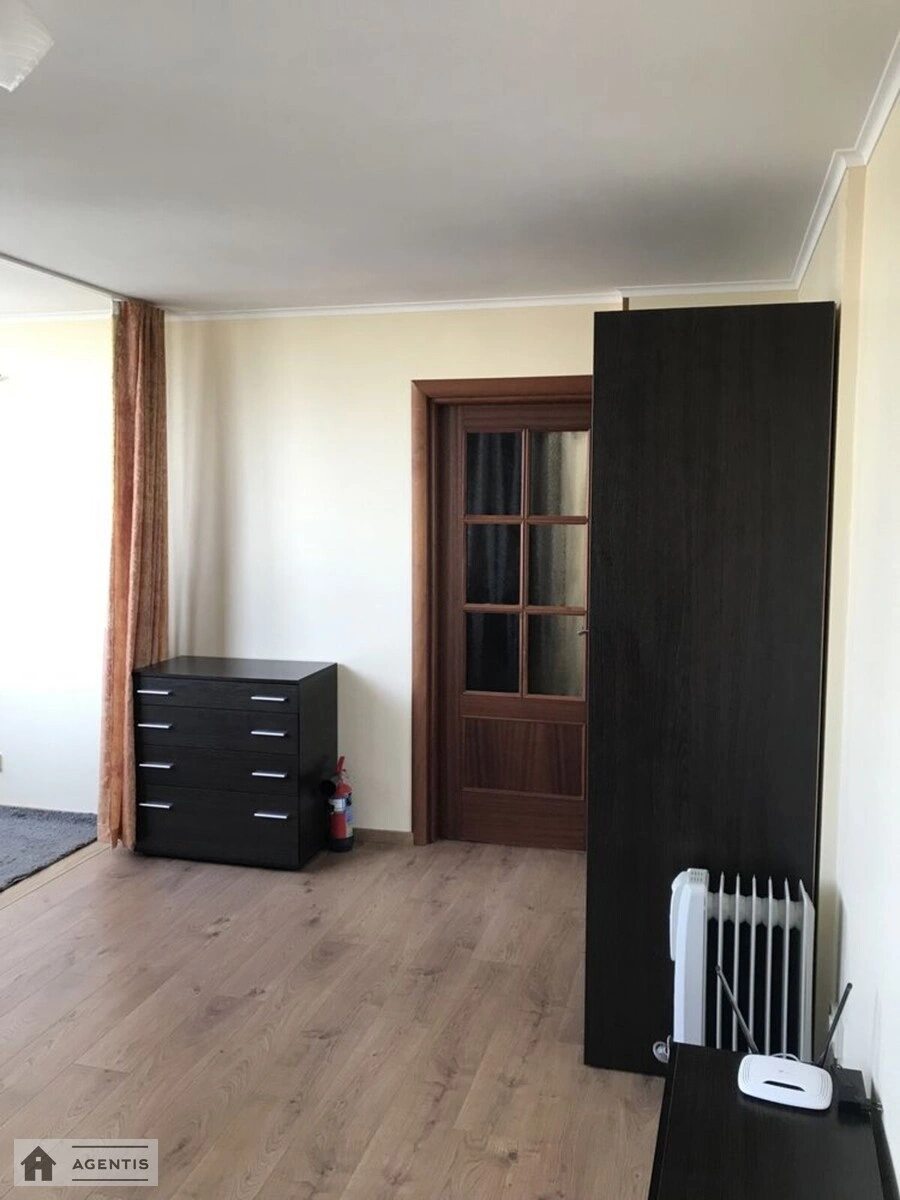 Сдам квартиру. 1 room, 37 m², 11 floor/26 floors. Соломії Крушельницької вул., Киев. 