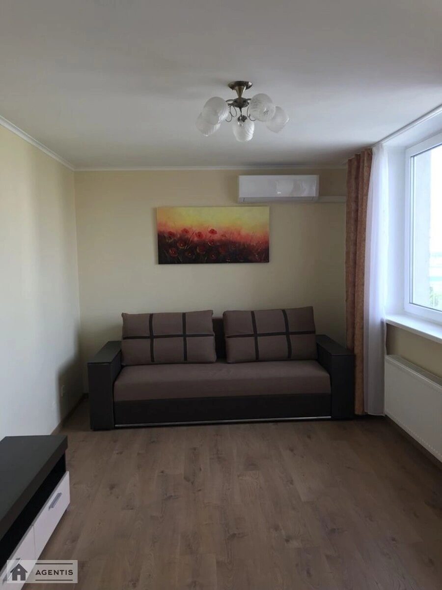 Apartment for rent. 1 room, 37 m², 11 floor/26 floors. Solomiyi Krushelnytskoyi vul., Kyiv. 