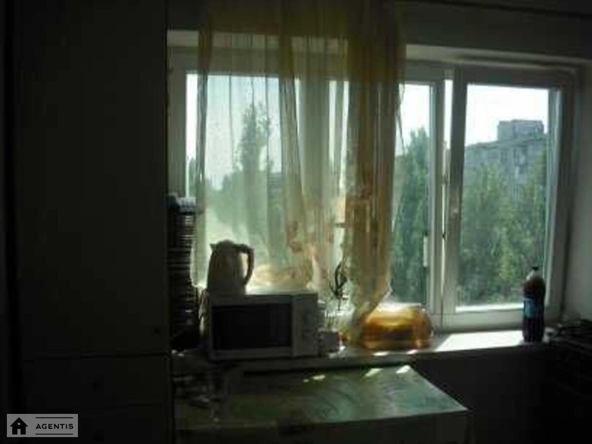 Apartment for rent. 3 rooms, 60 m², 8th floor/9 floors. 12, Sholom-Aleyhema 12, Kyiv. 