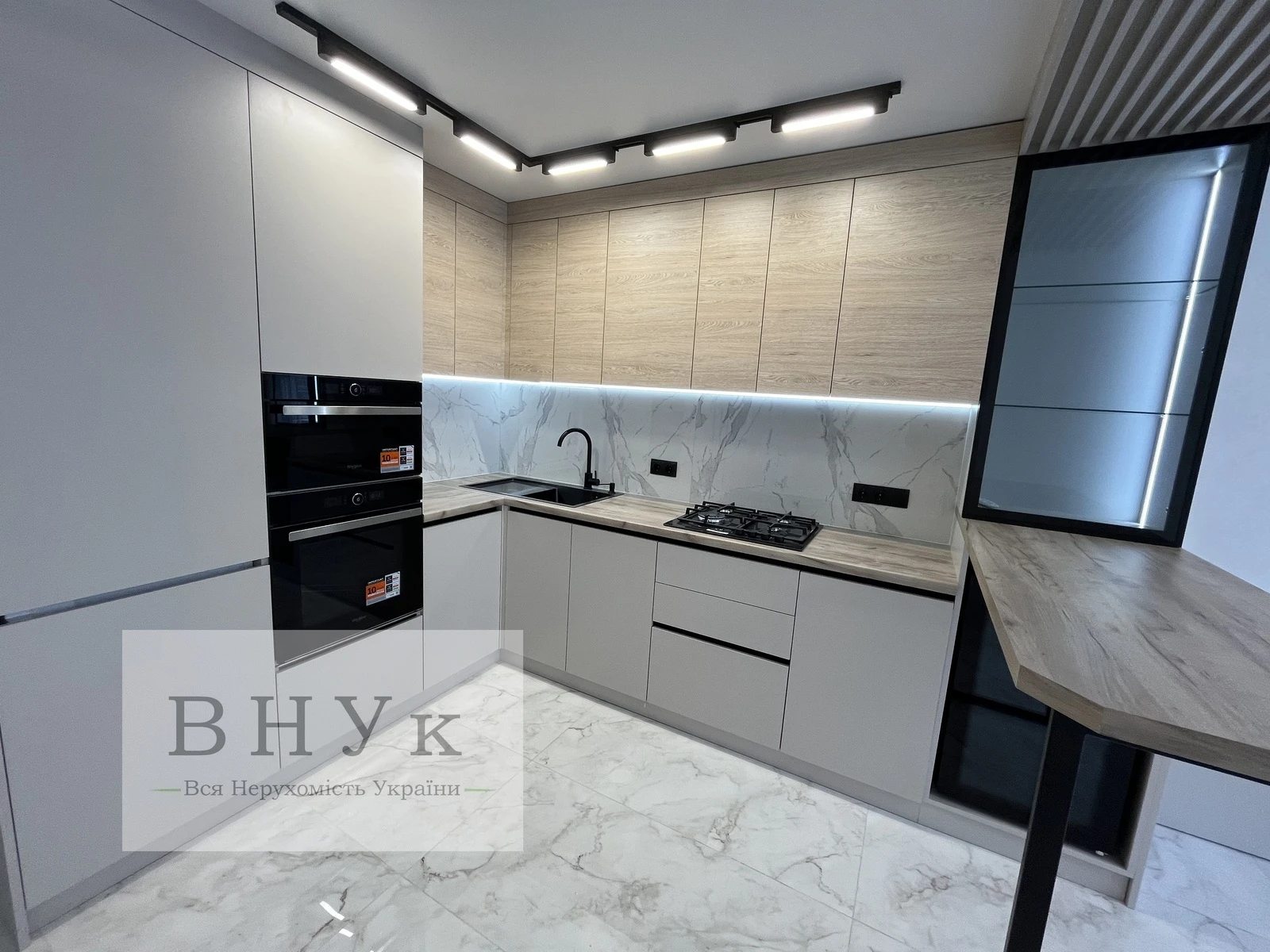 Продаж квартири 3 кімнати, 76 m², 3 пов./11 поверхів. Київська вул., Тернопіль. 