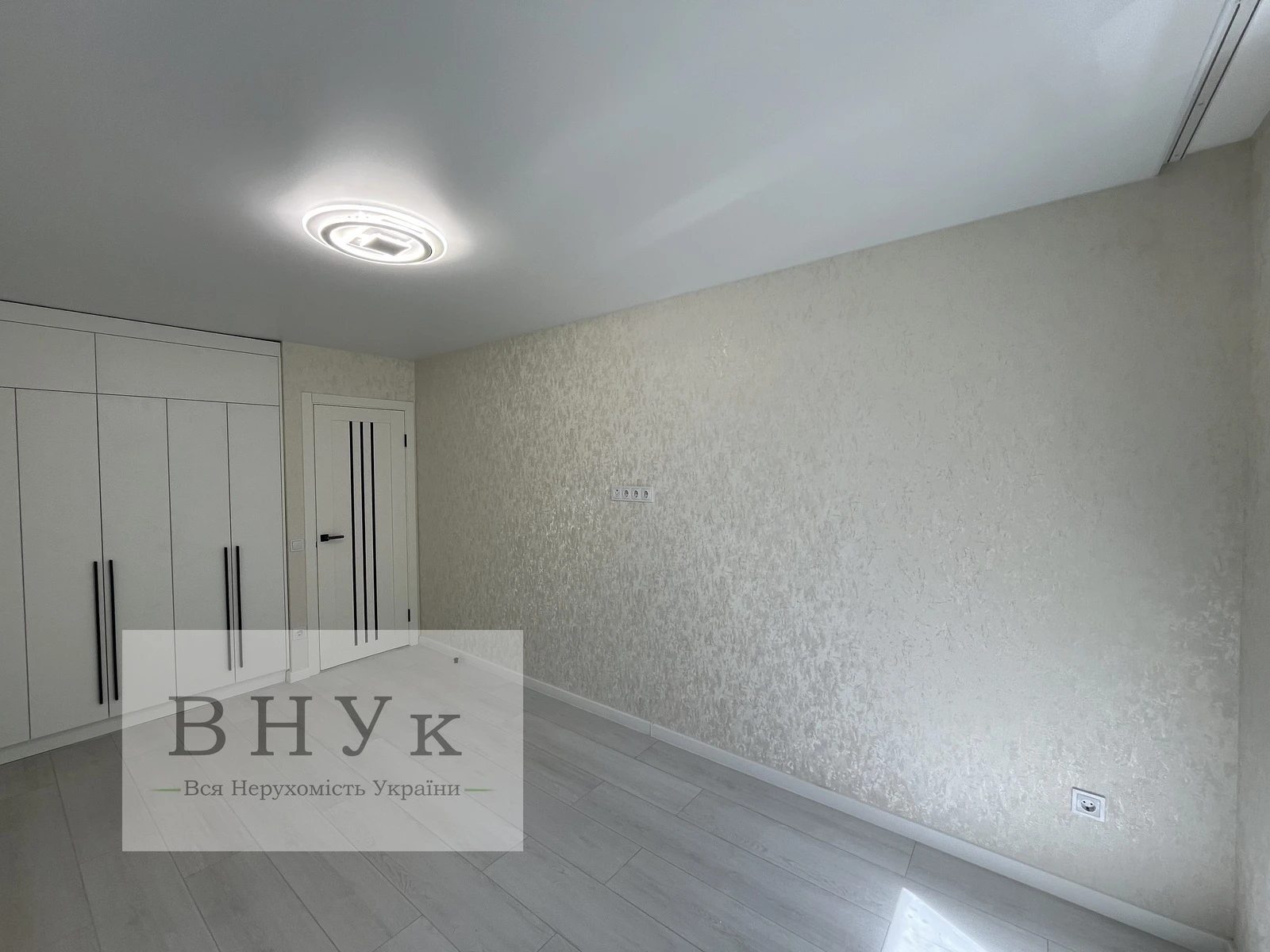 Apartments for sale 3 rooms, 76 m², 3rd fl./11 floors. Kyyivska vul., Ternopil. 