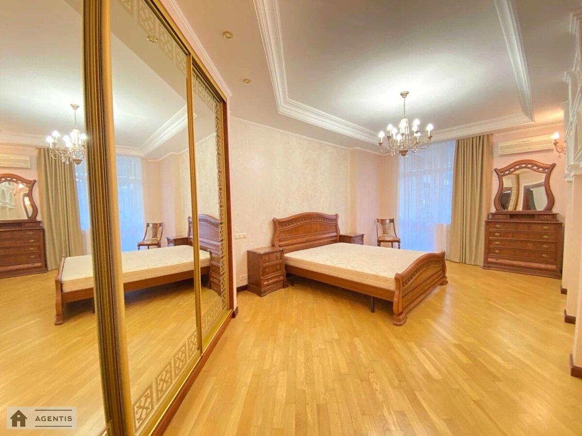 Сдам квартиру. 5 rooms, 200 m², 4th floor/17 floors. 13, Старонаводницкая 13, Киев. 
