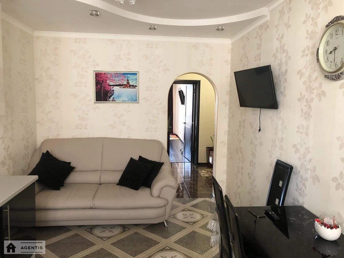 Apartment for rent. 2 rooms, 50 m², 5th floor/9 floors. Metrologichna, Kyiv. 