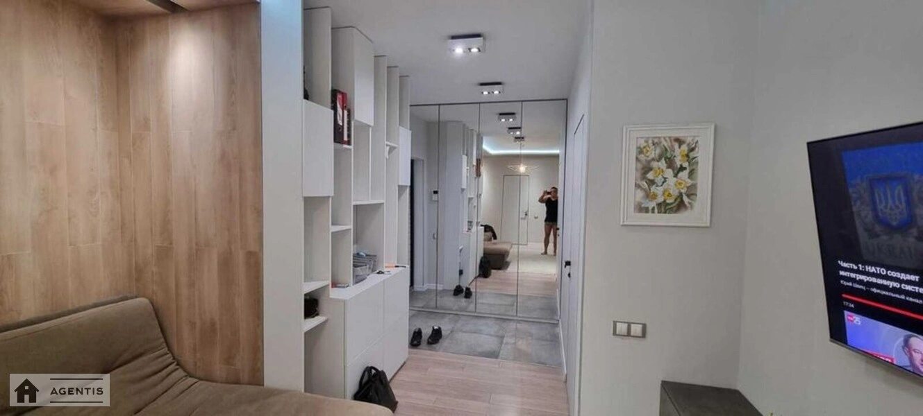 Сдам квартиру 2 комнаты, 78 m², 16 эт./25 этажей. 2, Драгоманова 2, Киев. 