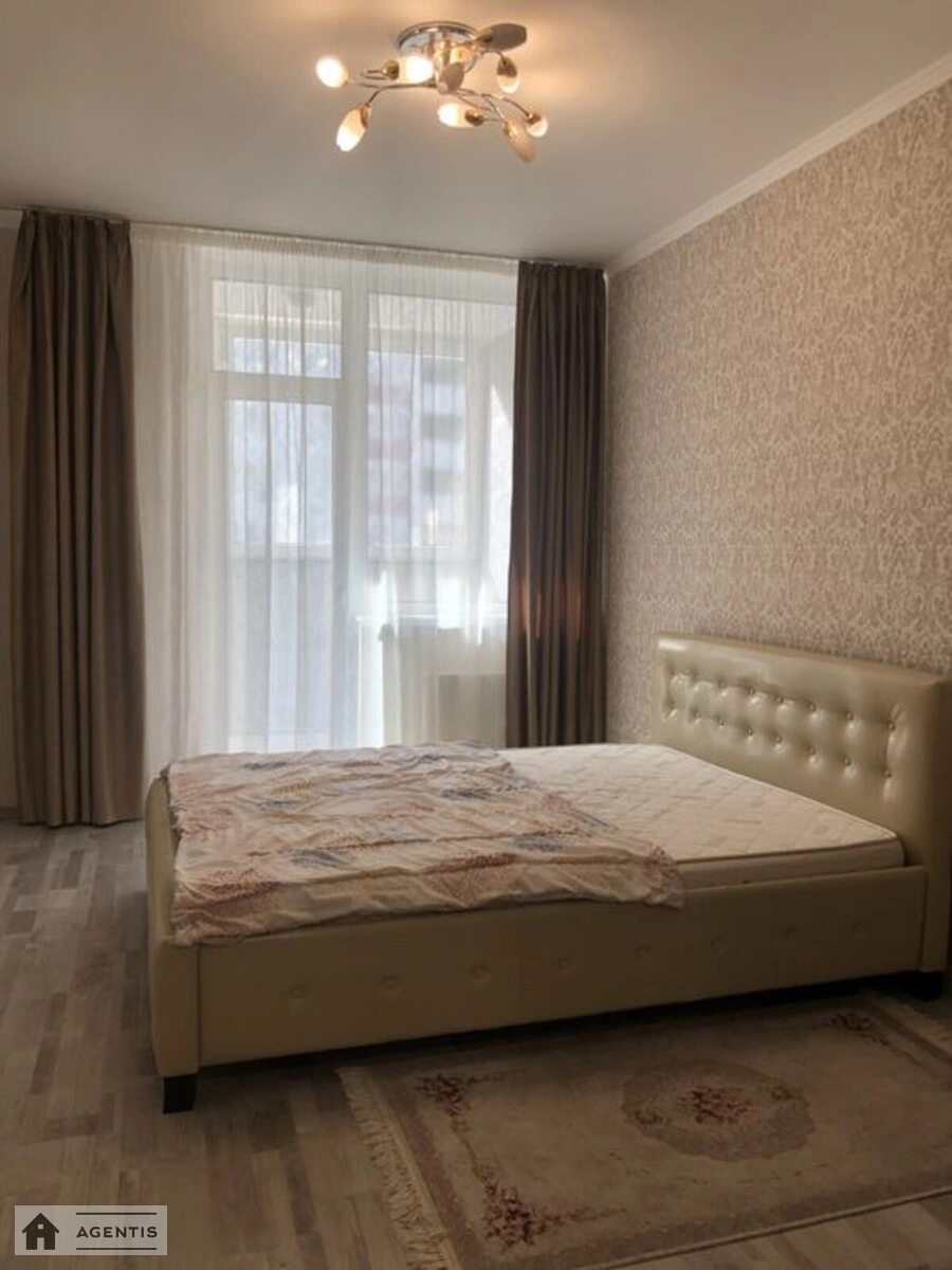 Сдам квартиру. 2 rooms, 77 m², 17 floor/25 floors. 2, Драгоманова 2, Киев. 