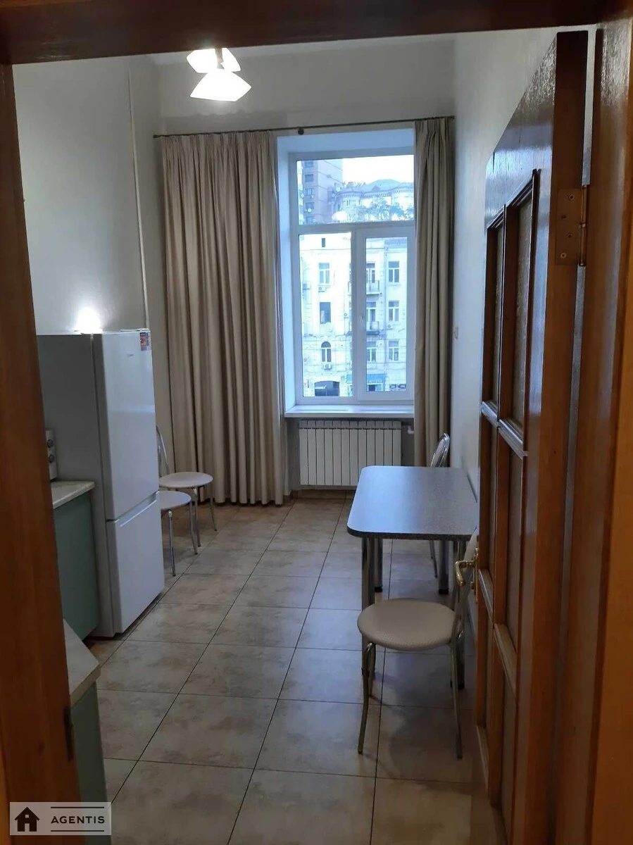 Apartment for rent. 1 room, 39 m², 3rd floor/5 floors. 12, Baseyna 12, Kyiv. 