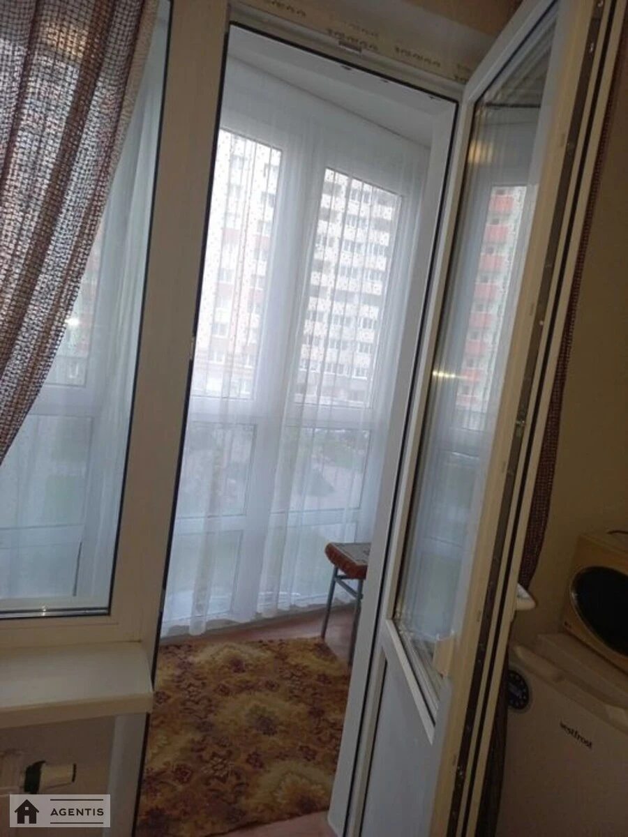Apartment for rent. 1 room, 36 m², 3rd floor/25 floors. 7, Sofiyi Rusovoyi vul., Kyiv. 