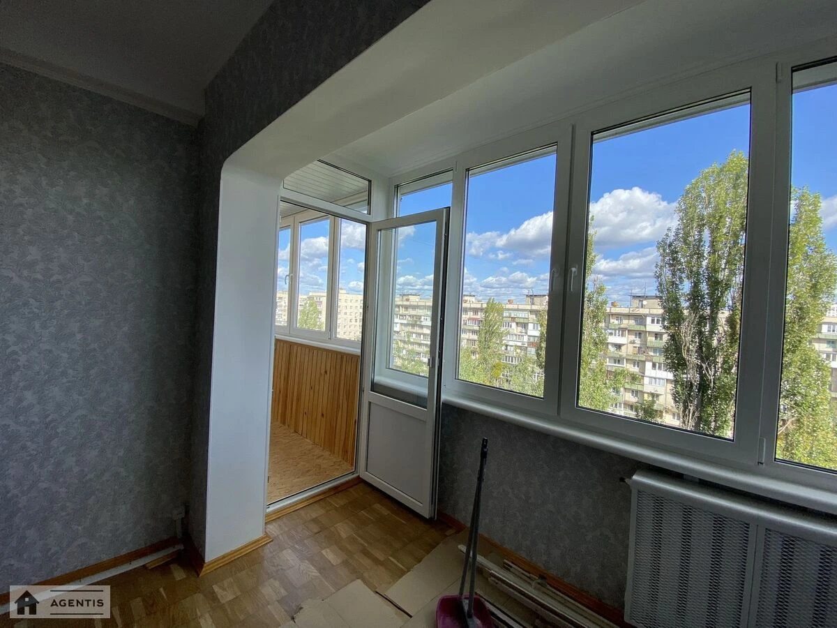 Apartment for rent. 3 rooms, 76 m², 9th floor/9 floors. 45, Kubanskoyi Ukrayiny vul. Marshala Zhukova, Kyiv. 