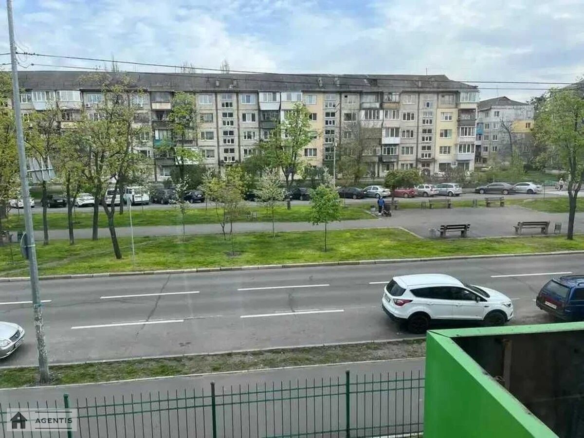 Сдам квартиру. 1 room, 32 m², 2nd floor/5 floors. Верховной Рады, Киев. 