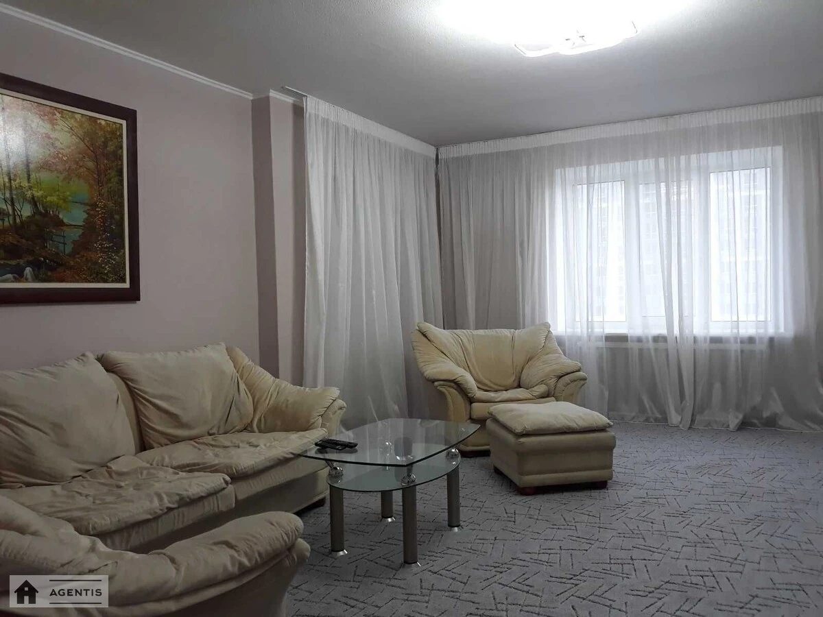 Сдам квартиру. 2 rooms, 69 m², 7th floor/21 floors. 12, Братства тарасівців вул. (Декабристів), Киев. 