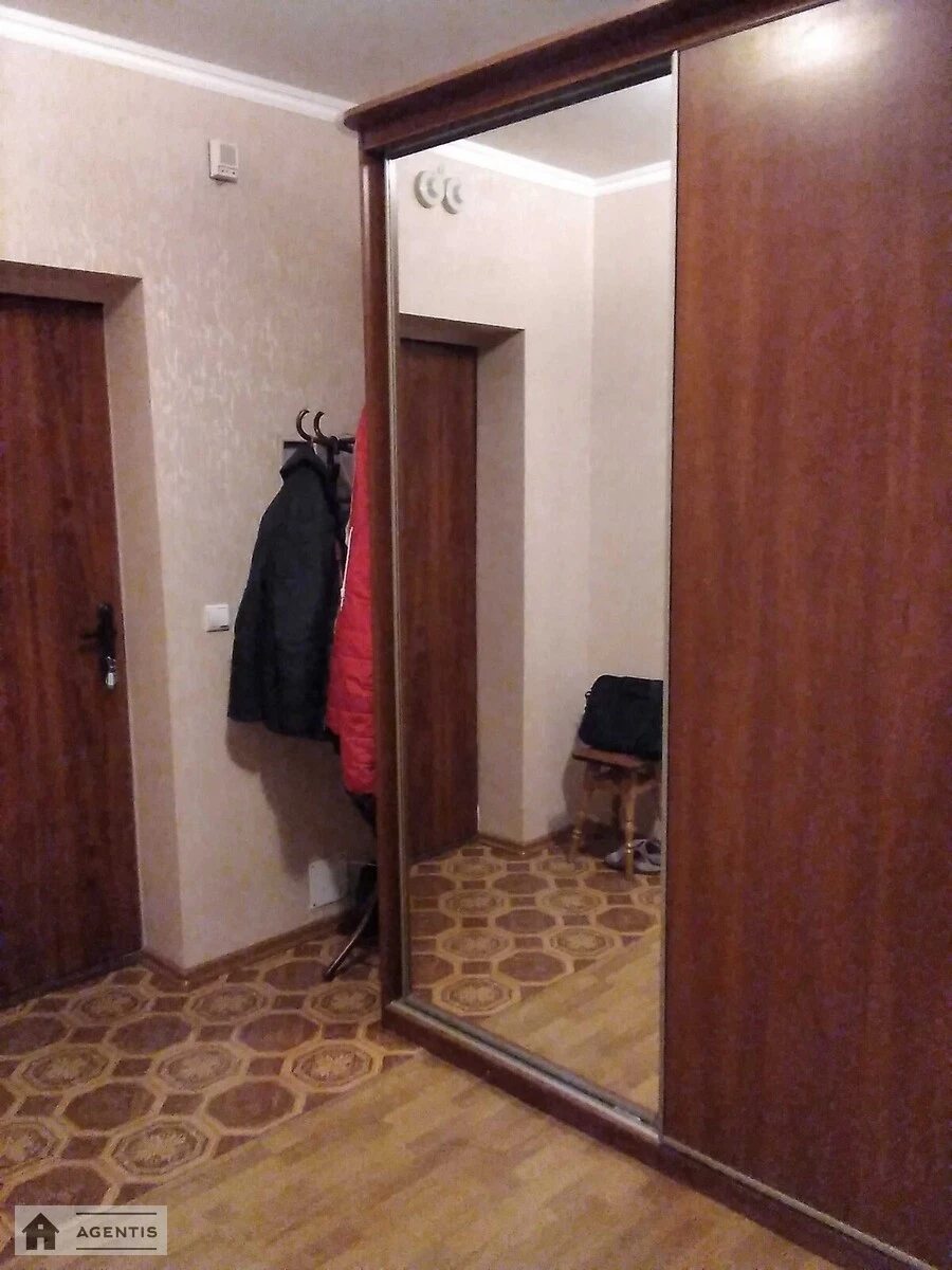 Сдам квартиру. 1 room, 56 m², 10th floor/17 floors. Василя Касіяна вул., Киев. 