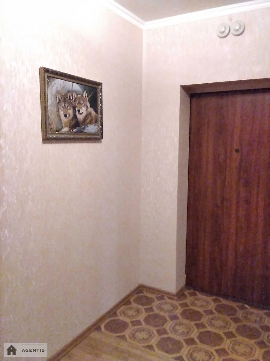 Сдам квартиру. 1 room, 56 m², 10th floor/17 floors. Василя Касіяна вул., Киев. 